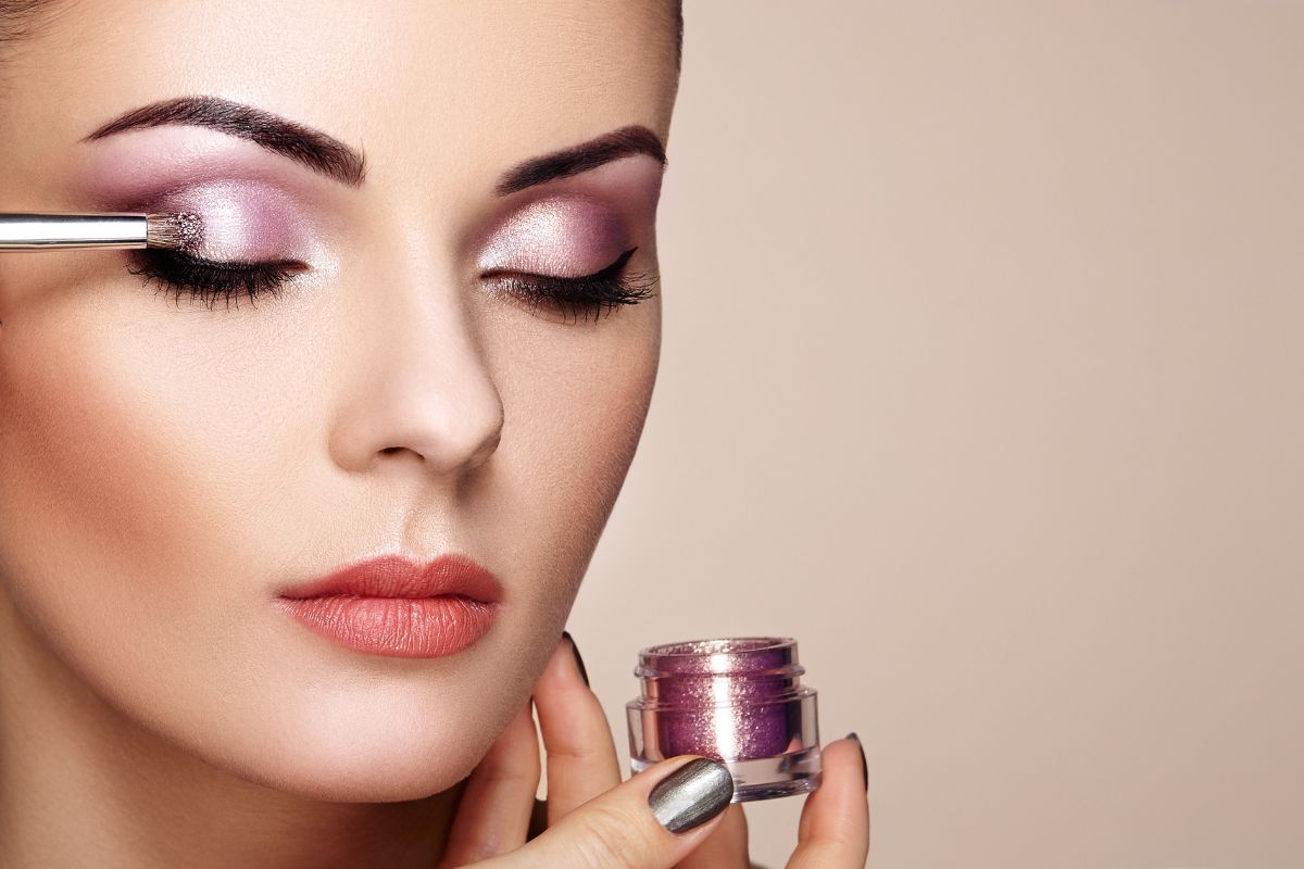 पिंक टॅक्स काय असतो भाऊ? तो महिलांनाच का द्यावा लागतो?