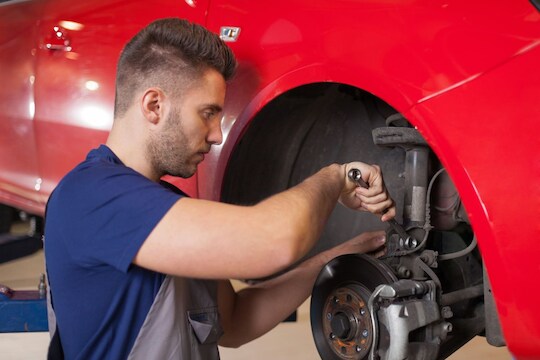 Car Care Tips: कितीदा सांगायचं भाऊ! ‘या’ छोट्या चुकांनी कारच्या सस्पेन्शनची लागते वाट, वेळेतच व्हा सावध