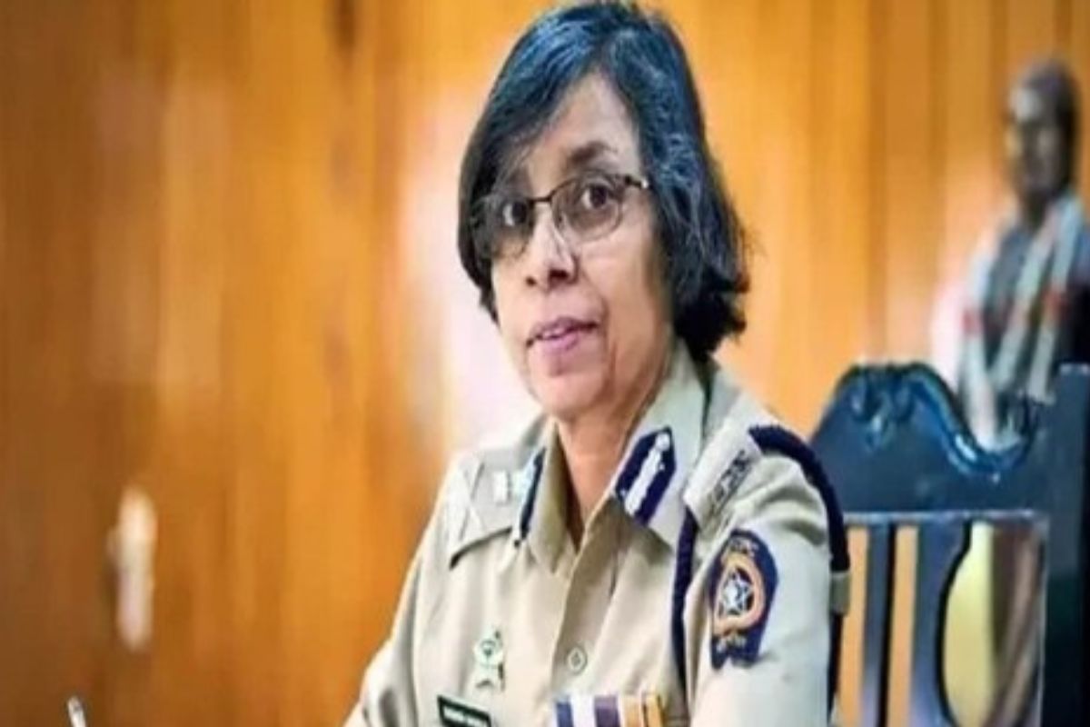 आधी अवैध फोन टॅपिंग प्रकरणात दिलासा, आता रश्मी शुक्ला यांना मिळणार हे मोठं 'गिफ्ट'?