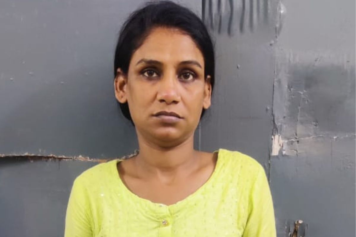 VIDEO: दिवसाढवळ्या घरात घुसून चोरायची लाखोंचे दागिने; मुंबईतील महिलेनं पोलिसांना आणलं नाकीनऊ, शेवटी..