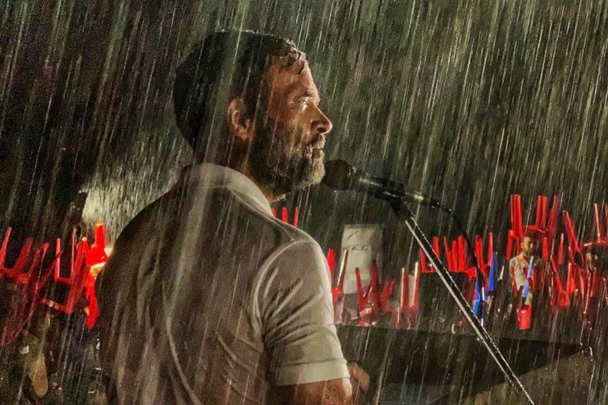 राहुल गांधींचा 'शरद पवार पॅटर्न'; धो-धो पावसात दिलं भाषण, 'भारत जोडो' यात्रेतील Video Viral