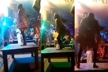 स्टेजवर हनुमानाची भूमिका साकारत असताना मृत्यूने गाठलं, घटना कॅमेऱ्यात कैद, VIDEO स्टेजवर हनुमानाची भूमिका साकारत असताना मृत्यूने गाठलं, घटना कॅमेऱ्यात कैद, VIDEO