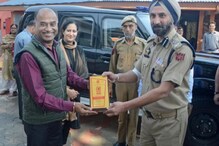 केचअपच्या बाटलीने चिरला गळा, अमित शाहांच्या दौऱ्यावेळीच जम्मू-काश्मीरमध्ये पोलीस महासंचालकाची हत्या केचअपच्या बाटलीने चिरला गळा, अमित शाहांच्या दौऱ्यावेळीच जम्मू-काश्मीरमध्ये पोलीस महासंचालकाची हत्या