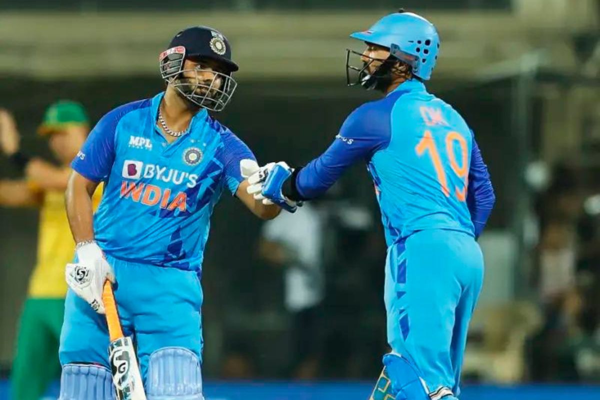 दिनेश कार्तिक आणि रिषभ पंत