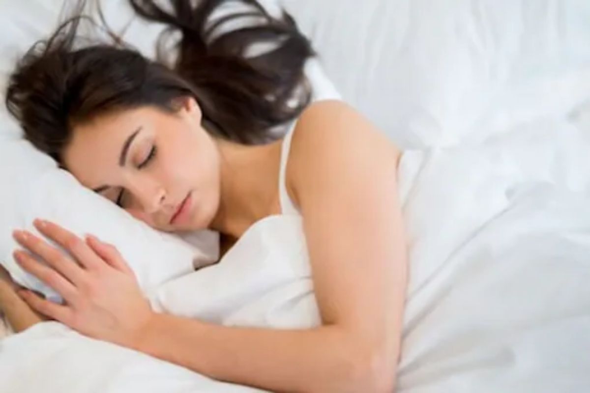 झोपण्याची पोझ