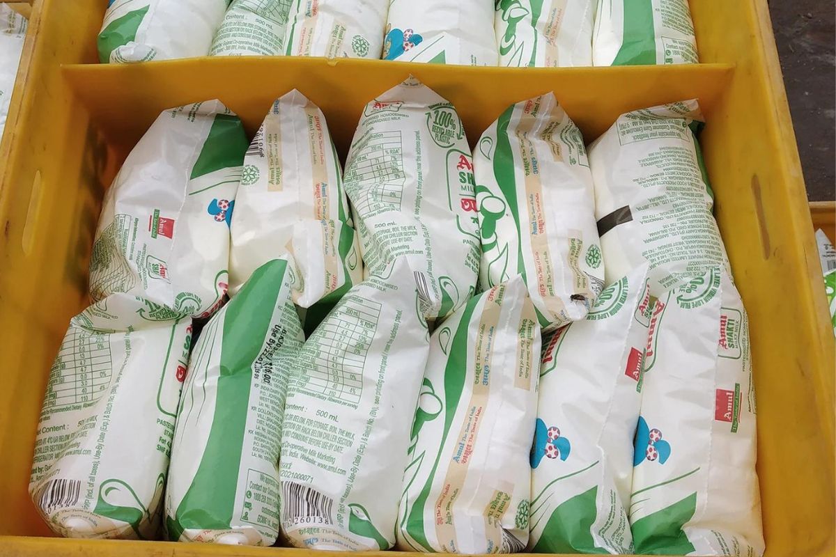 दूध महागलं