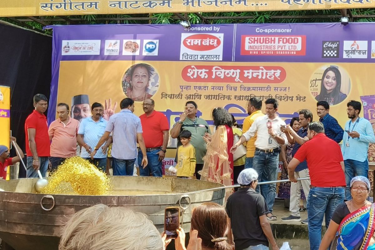 नागपुरात आज नवा विक्रम; विष्णू मनोहर बनवतायेत 2 हजार किलो चिवडा, आदिवासींना वाटणार