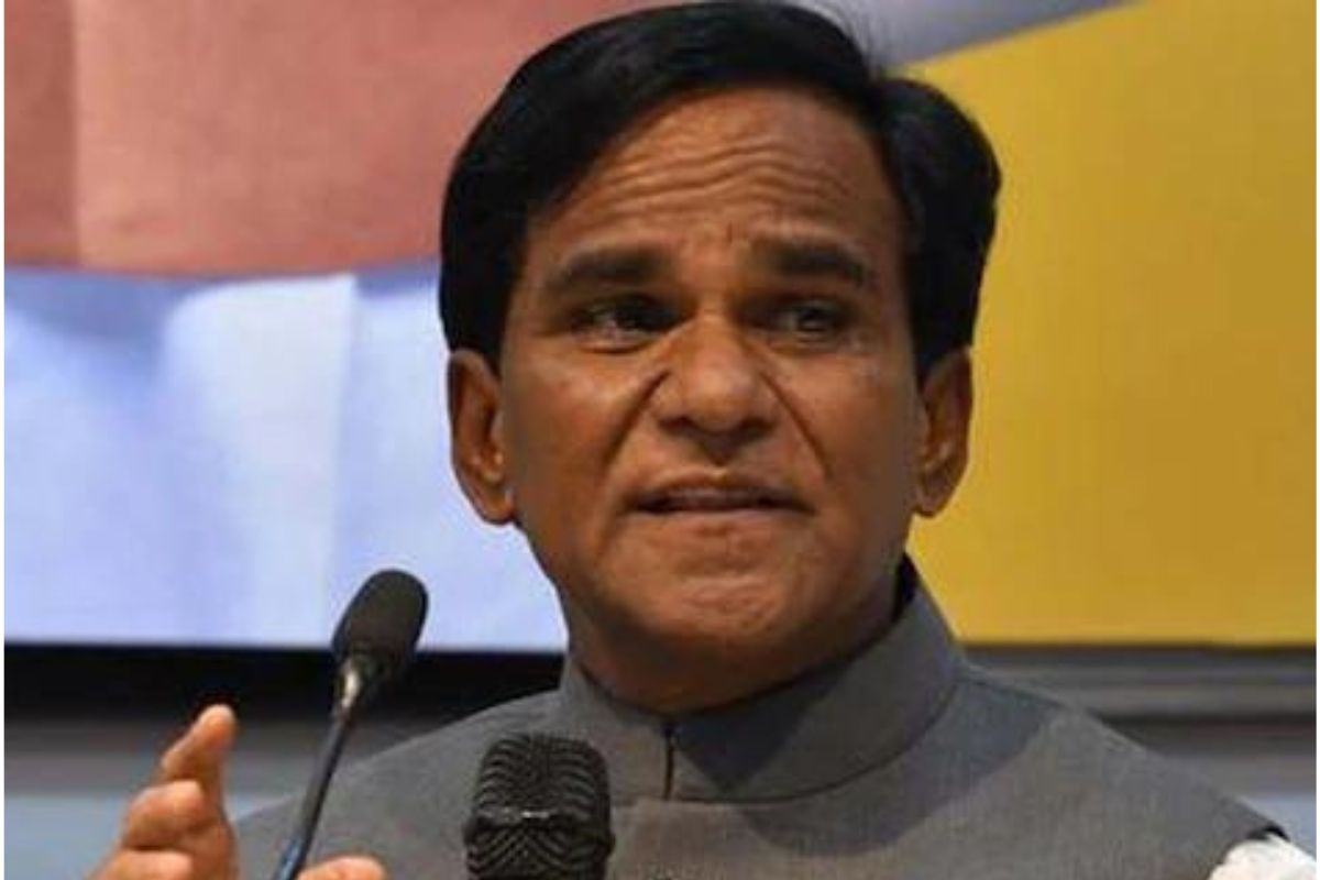 VIDEO: तक्रार करणाऱ्या महिलेला रावसाहेब दानवे म्हणाले 'ये मावशी तुझ्या पाया पडू का?', महिलेनं दिलं सडेतोड उत्तर