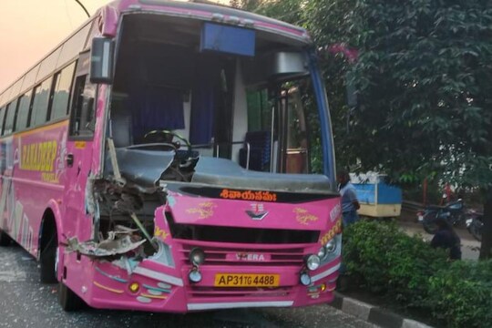बडोदा महिला क्रिकेट संघाच्या बसला भीषण अपघात