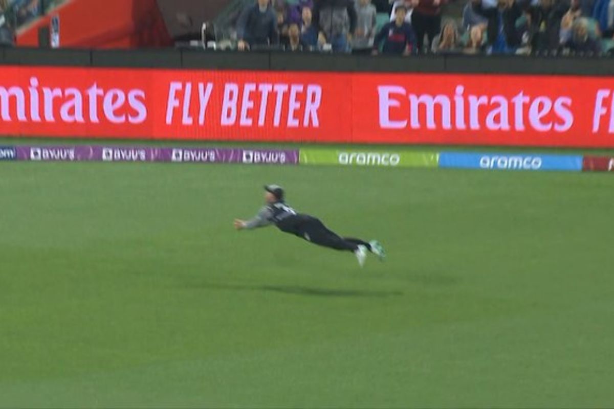 ग्लेन फिलीपचं सुपर कॅच