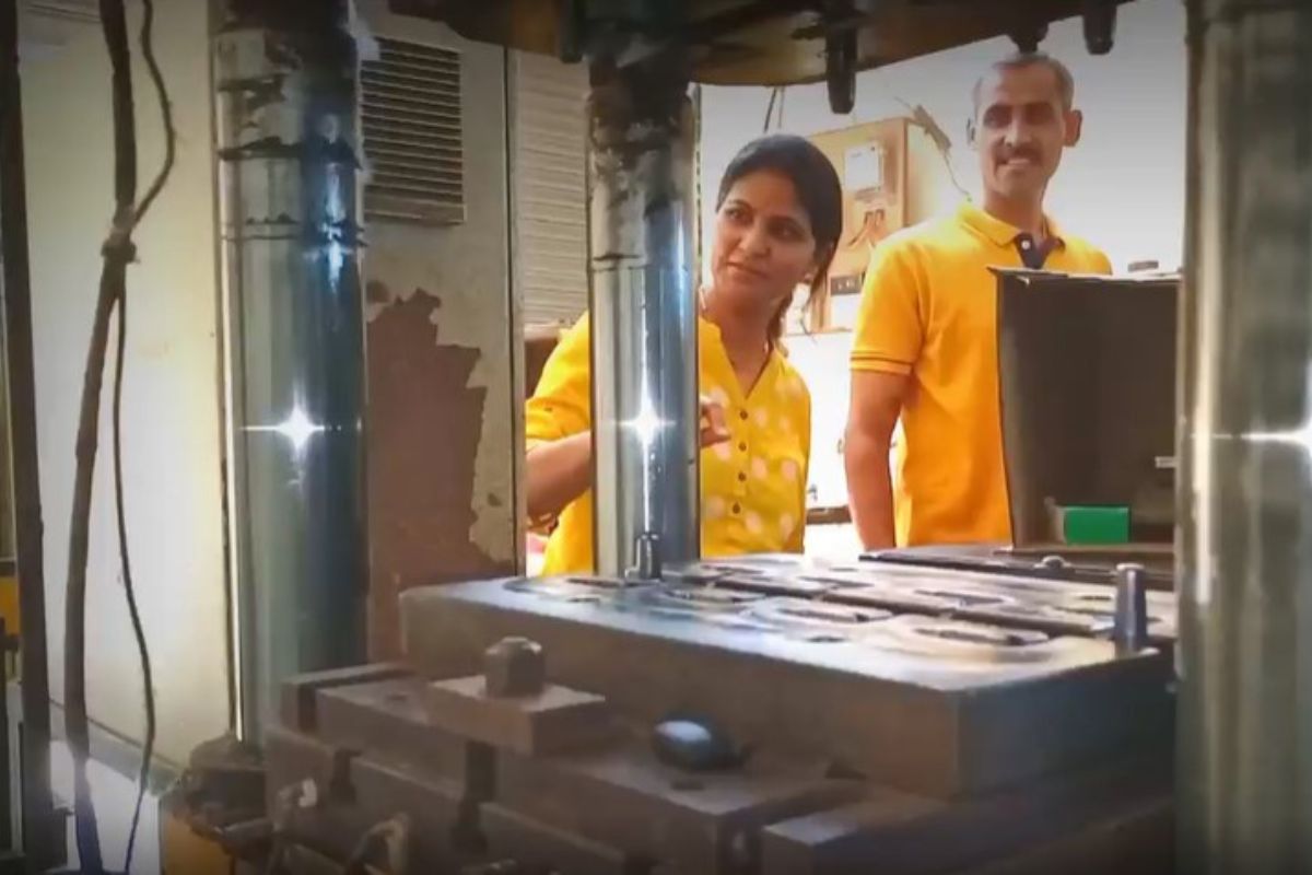 स्वप्न पूर्ण करण्यासाठी सोडली नोकरी, प्राध्यापिका बनली यशस्वी उद्योजिका Video