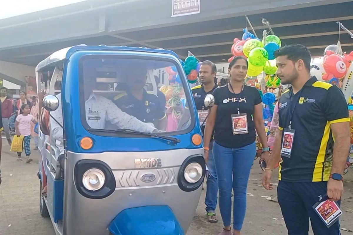 वृद्धांना दर्शन घडवण्यासाठी सरसावले दूत, औरंगाबादच्या तरूणाईचा खास उपक्रम Video