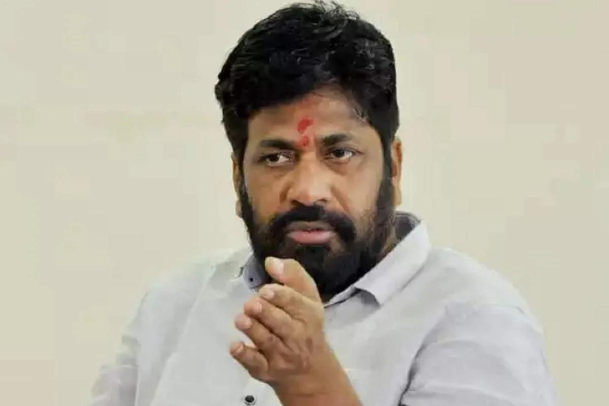 '..नाहीतर तोडफोड करून बाहेर पडणार', रवी राणांसोबतच्या वादावरुन बच्चू कडूंचा इशारा