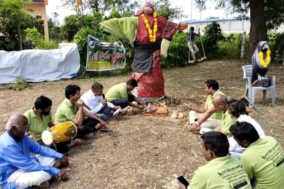 Aurangabad : दसऱ्याच्या दिवशी रावणाचं नाही तर शूर्पणखेचं दहन, पत्नी पीडित संघटनेने मांडली व्यथा, VIDEO