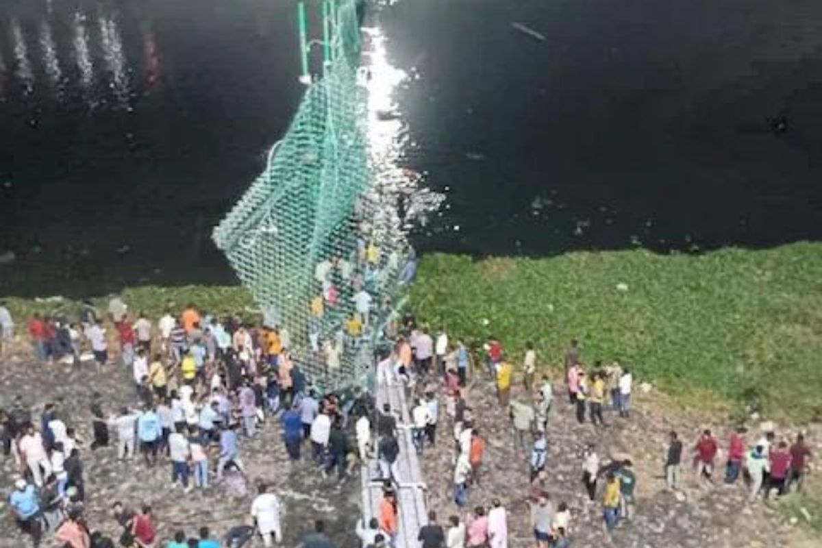 गुजरात पूल दुर्घटनेतील मृतांचा आकडा वाढला; आतापर्यंत 120 जणांचा मृत्यू, तर...