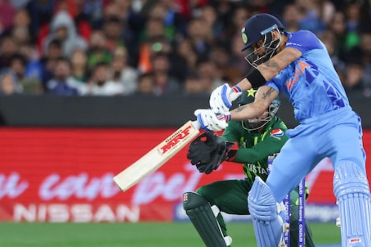 IND vs PAK : 6 बॉल 16 रन, मेलबर्नमध्ये लास्ट ओव्हर ड्रामा, विराटच 'बिग बॉस'!