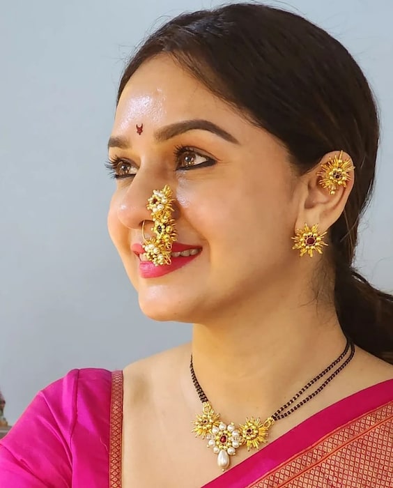  काही महिन्यांपूर्वी सुखदा आणि अभिजितने मुंबईत नवं घर खरेदी केलं आहे. त्यांनी पारंपरिक पद्धतीने गृहप्रवेशदेखील केला होता. 