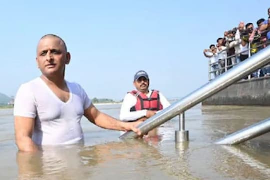 हिंदू धर्मात अस्थिकलश गंगा नदीत विसर्जित का करतात? 