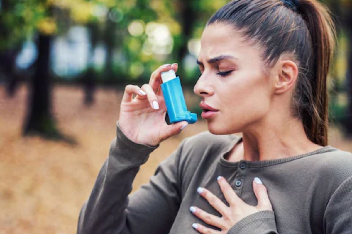 निळे पडलेले ओठ असू शकतात अस्थमा अटॅकचे लक्षण, अशाप्रकारे टाळता येईल त्रास