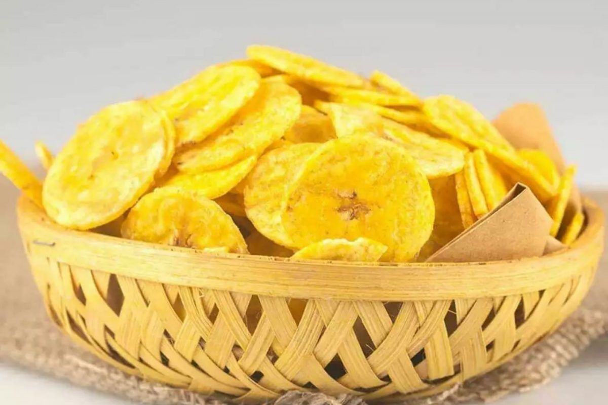 Banana Chips Benefits : काय सांगता! केळ्याच्या वेफर्सने कंट्रोलमध्ये राहतो BP; माहिती नसतील असे चमत्कारिक फायदे