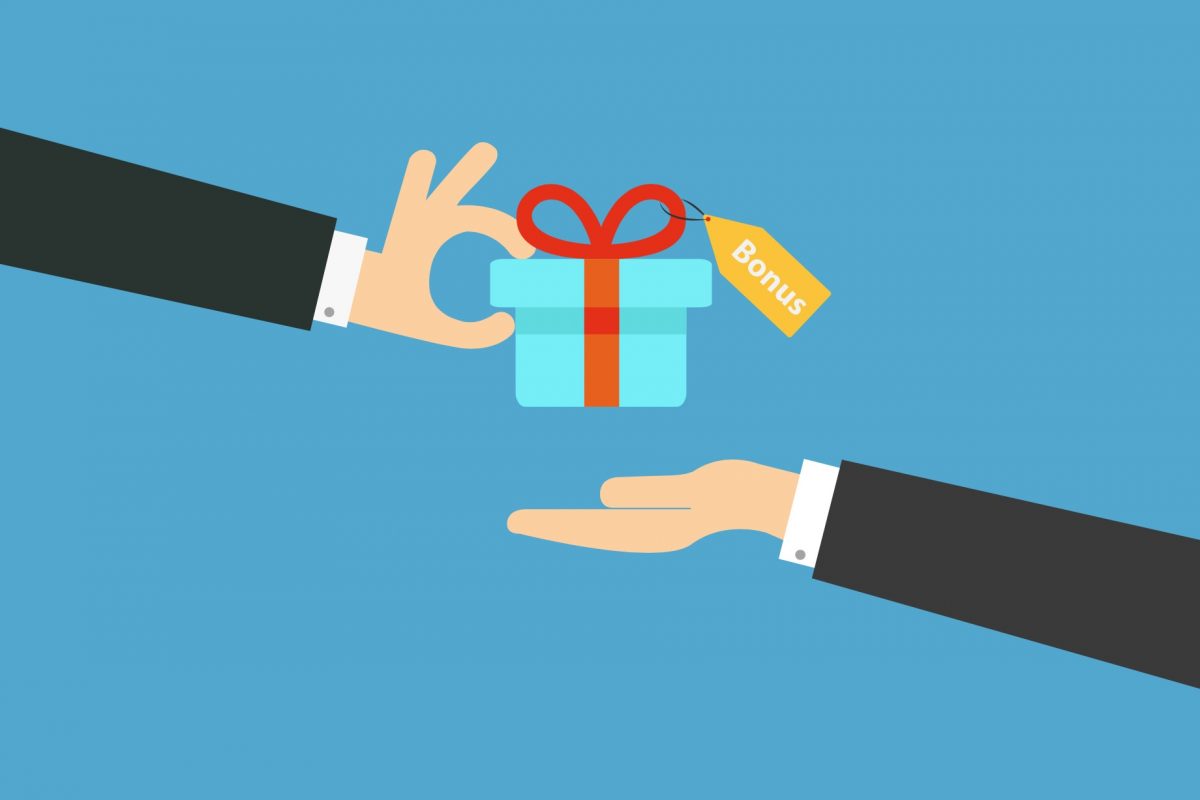 तुमच्या सॅलरीचाच भाग असतो का बोनस? कोणाला किती द्यावा हे कसं ठरवलं जातं?