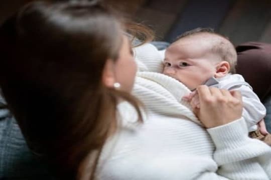मानवी दुधात आढळले प्लास्टिकचे सूक्ष्म कण; गरोदर महिला, स्तनदा मातांना संशोधकांनी दिला 'हा' सल्ला