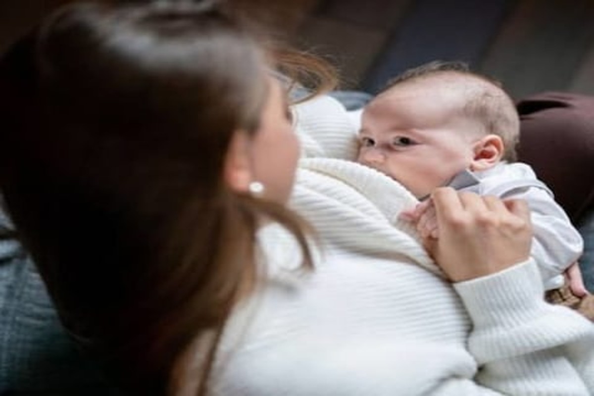 मानवी दुधात आढळले प्लास्टिकचे सूक्ष्म कण; गरोदर महिला, स्तनदा मातांना संशोधकांनी दिला 'हा' सल्ला