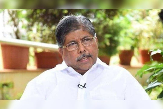 Chandrakant Patil : टाटा एअरबस प्रकल्प महाराष्ट्रातून गेलाय? चंद्रकांत पाटलांचा पत्रकारांनाच उलट सवाल