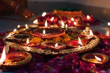 धनत्रयोदशीला ‘या’ ठिकाणी लावा दिवा; देवी लक्ष्मी तुमच्यावर सदैव राहील प्रसन्न