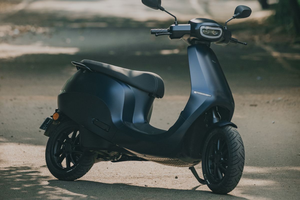 पालघरमध्ये ई-स्कूटरच्या बॅटरीचा स्फोट झाल्याने चिमुकल्याचा मृत्यू! तुम्ही वापरत असाल तर अशी घ्या काळजी?