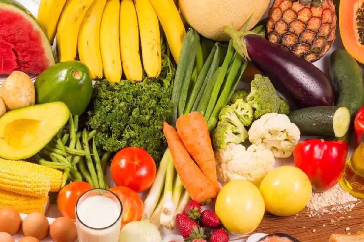 Food To Increase Platelet Count : हे पदार्थ खाल्ल्यानंतर काही तासांतच वाढतील प्लेटलेट्स; डेंग्यूपासून लगेच होईल सुटका