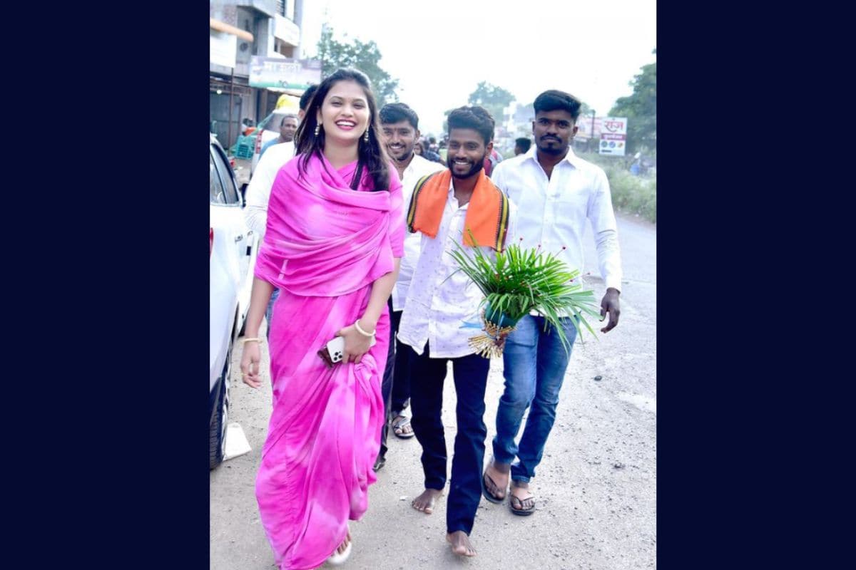 गौतमी पाटील रिल्स आणि डान्स व्हिडिओंसाठी तिच्या इन्स्टाग्राम अकाउंटसारख्या सोशल मीडियावर खूप लोकप्रिय आहे. गौतमीच्या लाविनी डान्स परफॉर्मन्सनंतर अनेक मराठी Youtuber आणि Social Medis Influencers ने तिला रोस्ट करायला किंवा तिला ट्रोल करायला सुरुवात केली आहे.