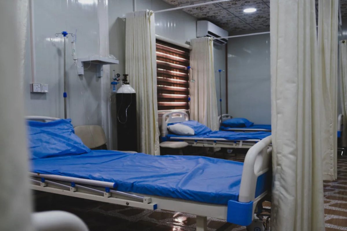 नर्सने जिवंत रुग्णाला बॅगेत पॅक करून शवगृहात पाठवलं, दुसऱ्या दिवशी पाहिलं तर...