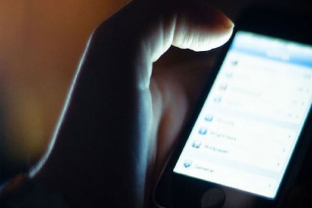 ऑनलाइन क्लासमध्येच 59 वर्षाच्या शिक्षकाचं किळसवाणं कृत्य, पॉर्न साईट पाहून...