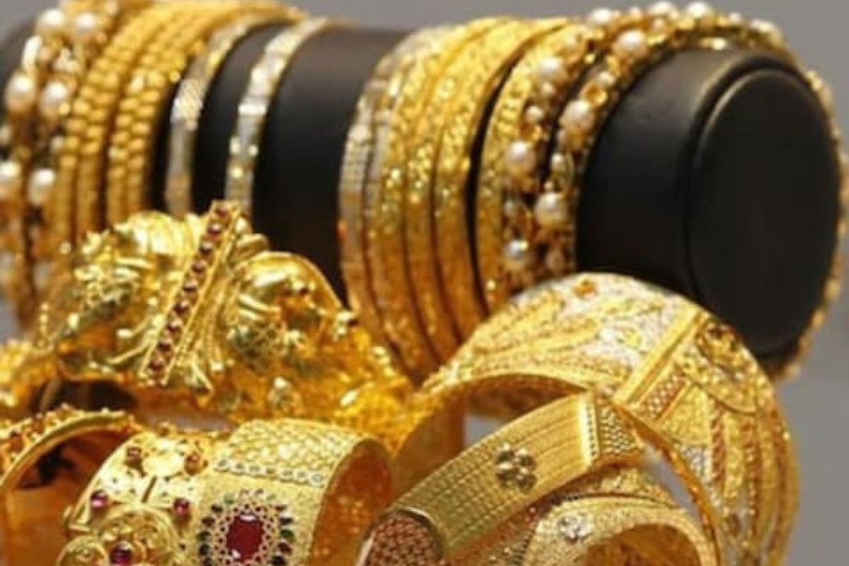 Gold Price Today : आनंदाची बातमी! सोन्याचे दर उतरले, खरेदीआधी तपासा किती आहे भाव?
