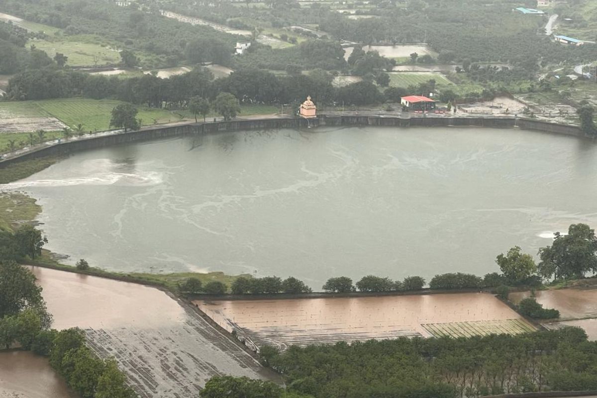 भयंकर Video : पुण्यात परतीच्या पावसाने झोडपलं, मस्तानी तलावाचं रौद्र रूप