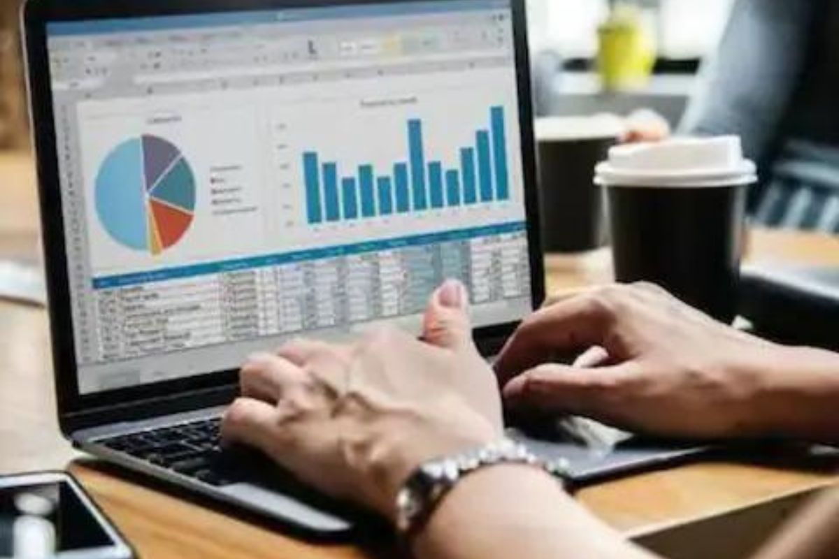 Investment Tips : दिवाळीच्या बोनसला अशाप्रकारे गुंतवलं तर व्हाल कोट्याधीश, पण नेमकं कसं?