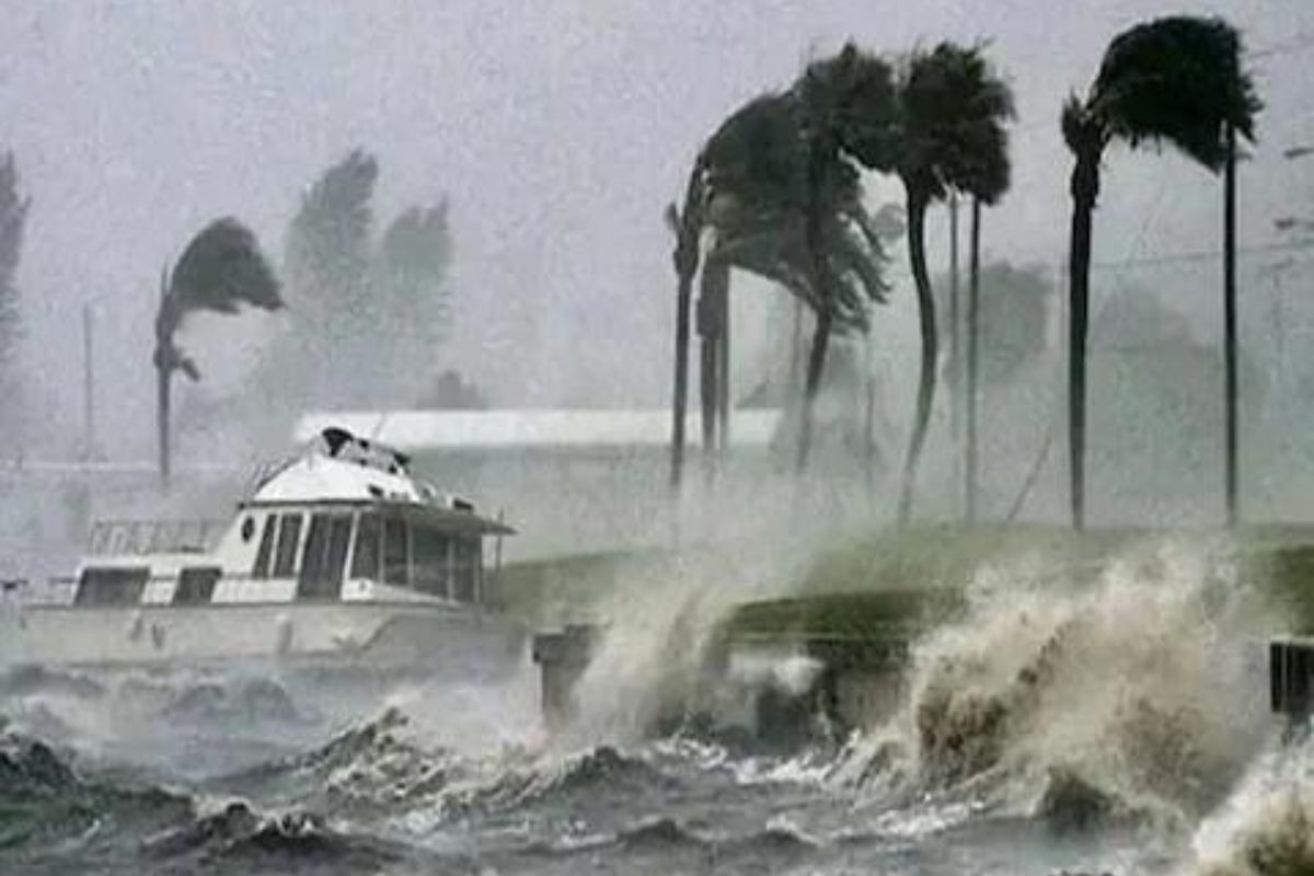 Cyclone Sitrang : बांग्लादेशमध्ये 'सितरंग' चक्रीवादळाचा कहर, 5 जणांचा मृत्यू; भारतालाही पावसाचा फटका