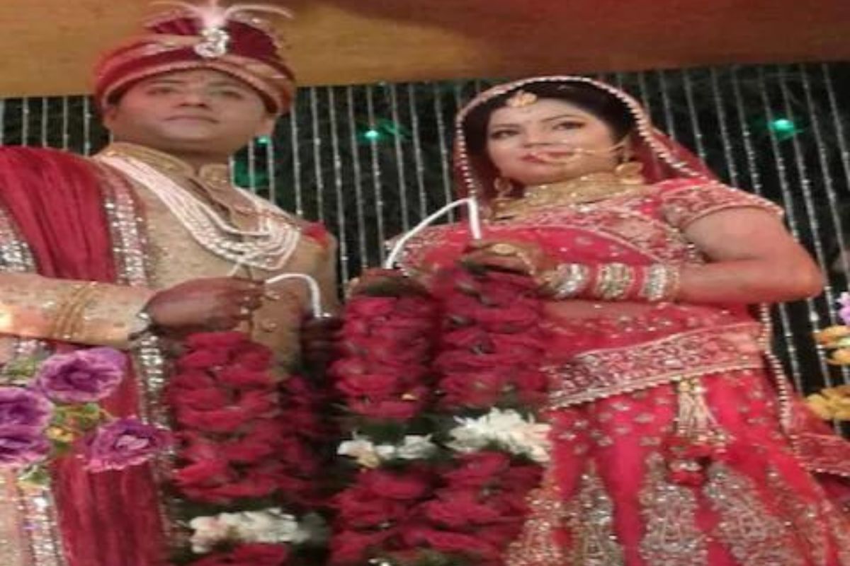 संतापजनक! पत्नी गळफास घेत असताना पतीचं धक्कादायक कृत्य, वाचून बसणार नाही विश्वास