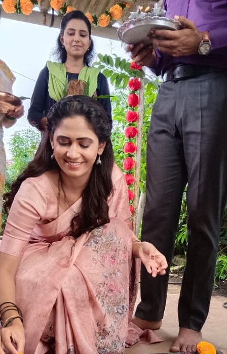 मल्हार आणि अंतराने मेघमुळे घर सोडलं आहे आणि ते दोघे सध्या अंतराच्या माहेरी राहत आहेत. 