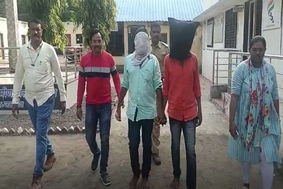 पोलिसांनी आरोपींना अटक केली