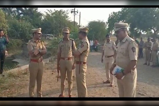 Jalgaon Police : दोन जिल्ह्यात पोलिसांना चकवा देत धूम स्टाईलने चेन स्नॅचिंग करणाऱ्यांच्या अखेर आवळल्या मुसक्या