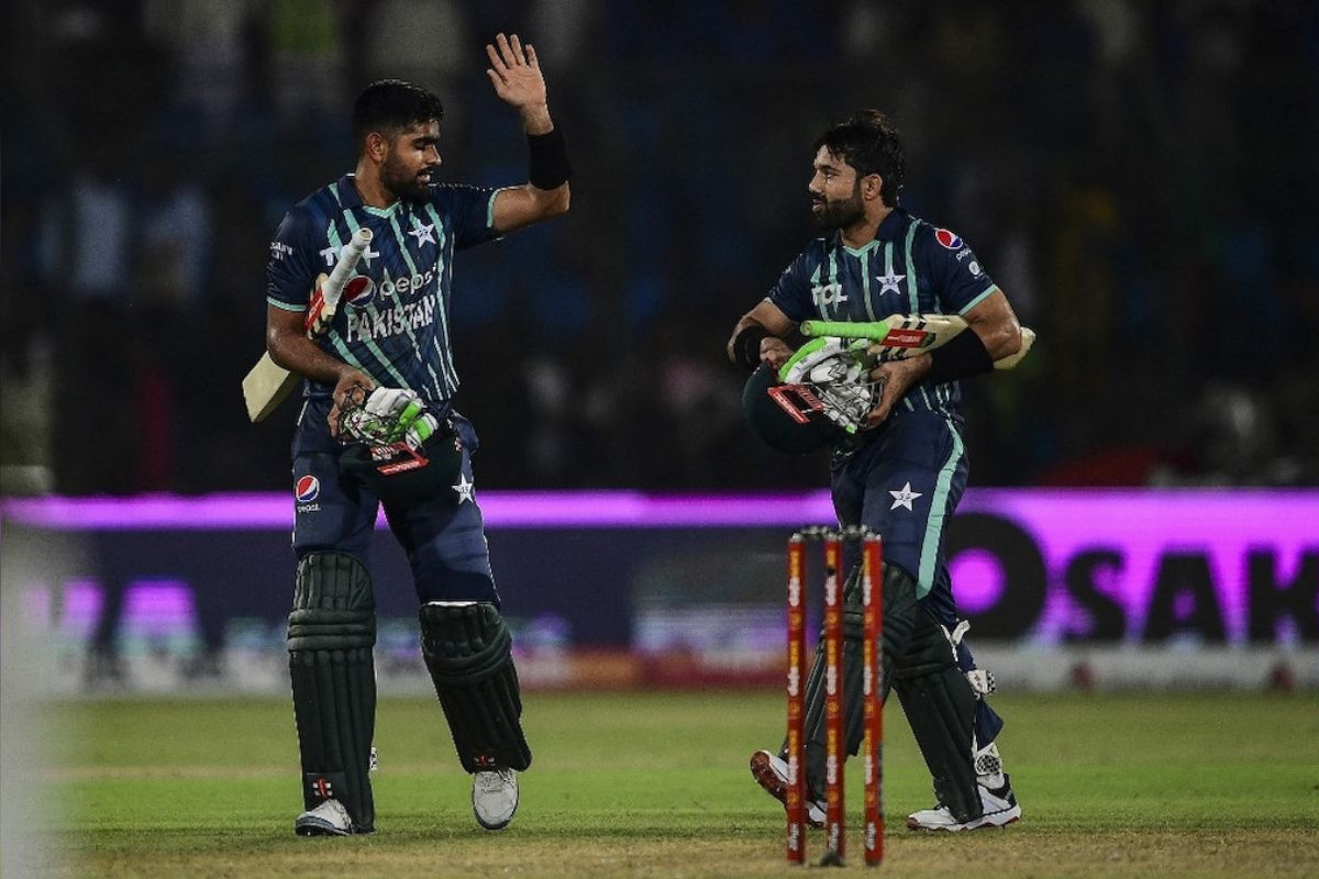 मोहम्मद रिझवान बाबर आझमसह