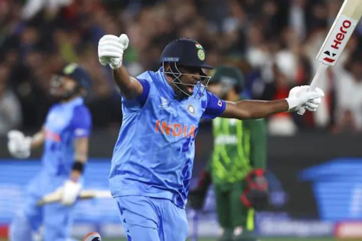 रवीचंद्रन अश्विनचा विजयी फटका