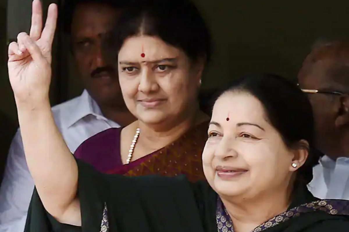 पाठराखीण शशिकला यांच्यासह चौघांवर आयोगाचा आरोप