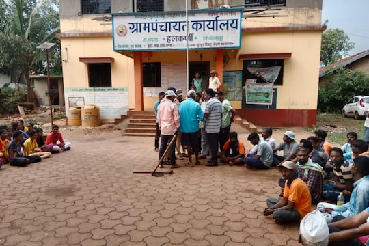 Kolhapur Chandgad : पुरोगामी कोल्हापूर नावालाच, दलित व्यक्तीच्या अंत्यविधीस विरोध, 8 तास ठेवलं अडवून!
