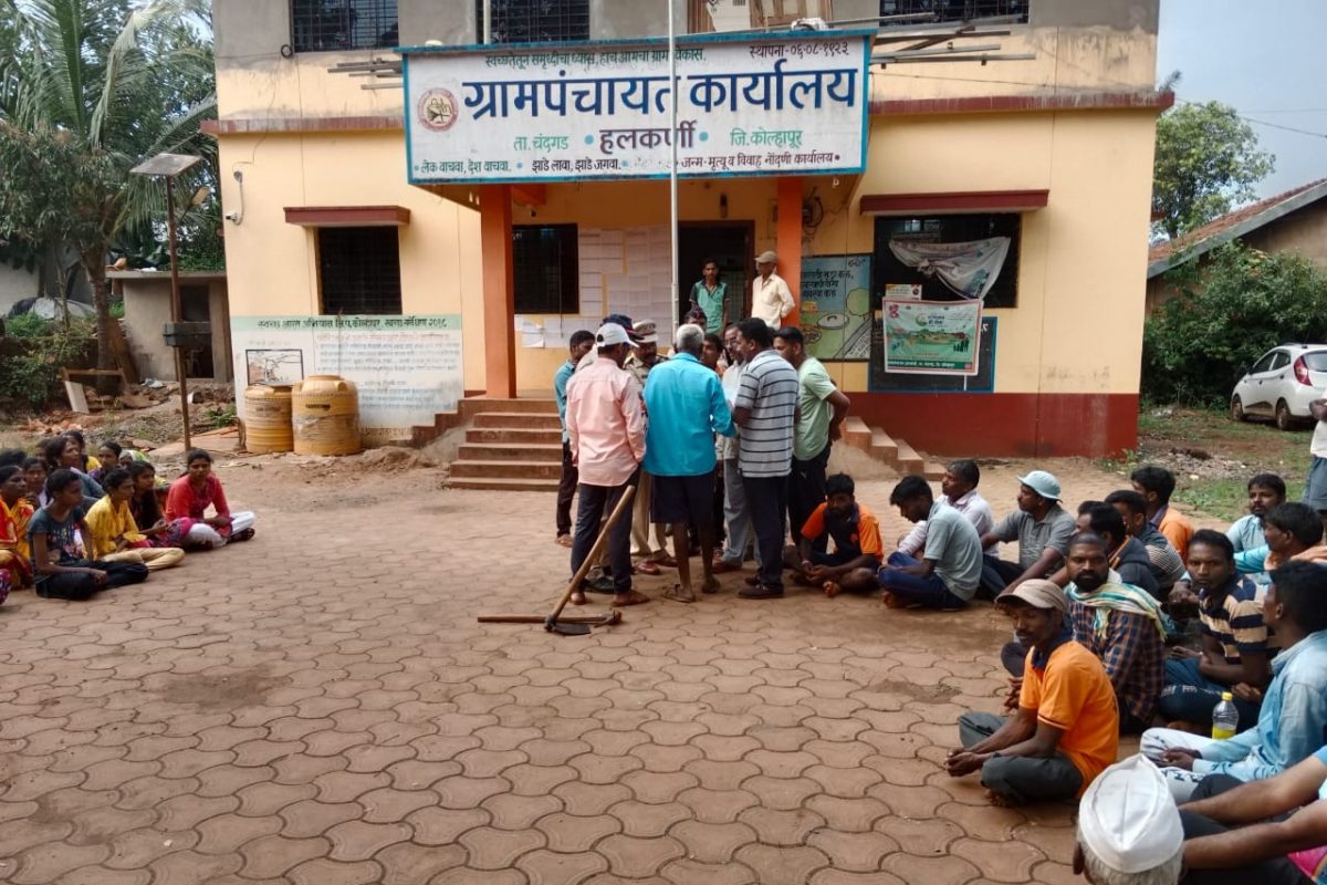 Kolhapur Chandgad : पुरोगामी कोल्हापूर नावालाच, दलित व्यक्तीच्या अंत्यविधीस विरोध, 8 तास ठेवलं अडवून!