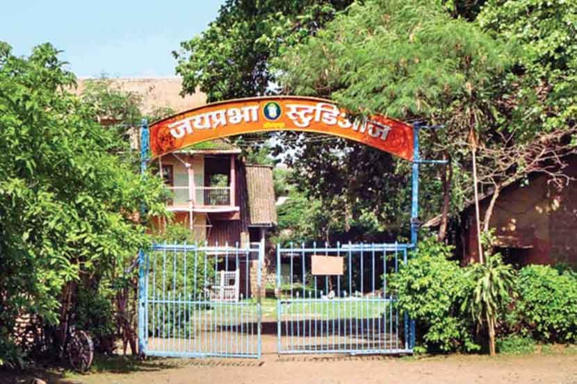 Kolhapur Jayprabha Studio : जयप्रभा स्टुडिओ कोणाच्या घशात? स्टुडिओ वाचवण्यासाठी आंदोलकांचा पेटवून घेण्याचा प्रयत्न