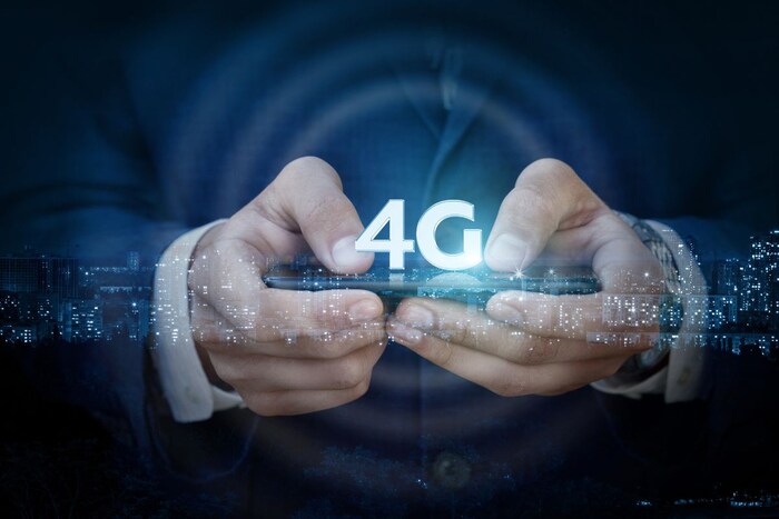 2010 मध्ये, जगाने वेगवान इंटरनेट, मोबाइल व्हिडिओ इत्यादीसाठी 4G सेल्युलर नेटवर्कचा शोध लावला. या नेटवर्कमध्ये स्मार्टफोन, अॅप स्टोअर आणि यूट्यूबसारखे प्लॅटफॉर्म अनुभवायला मिळाले.