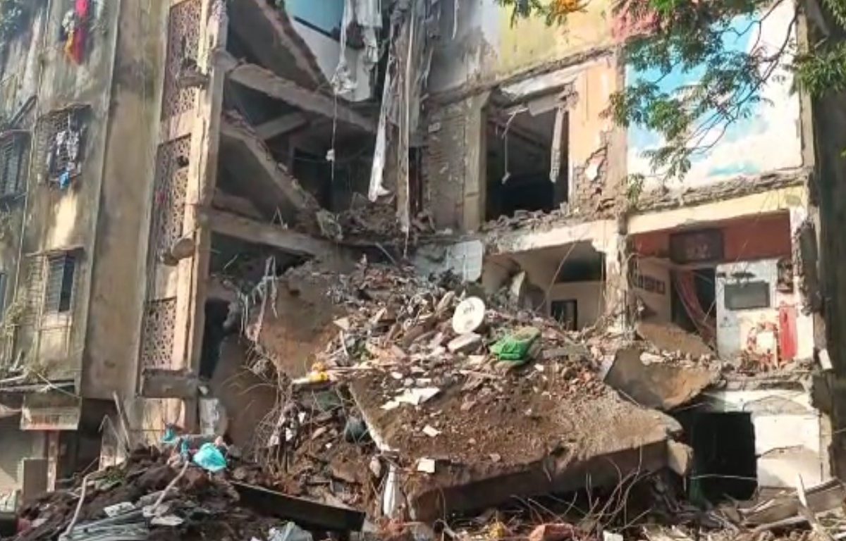 Mumbai Building Collapse : Breaking : नवी मुंबईत इमारत कोसळली, एकाचा मृत्यू,